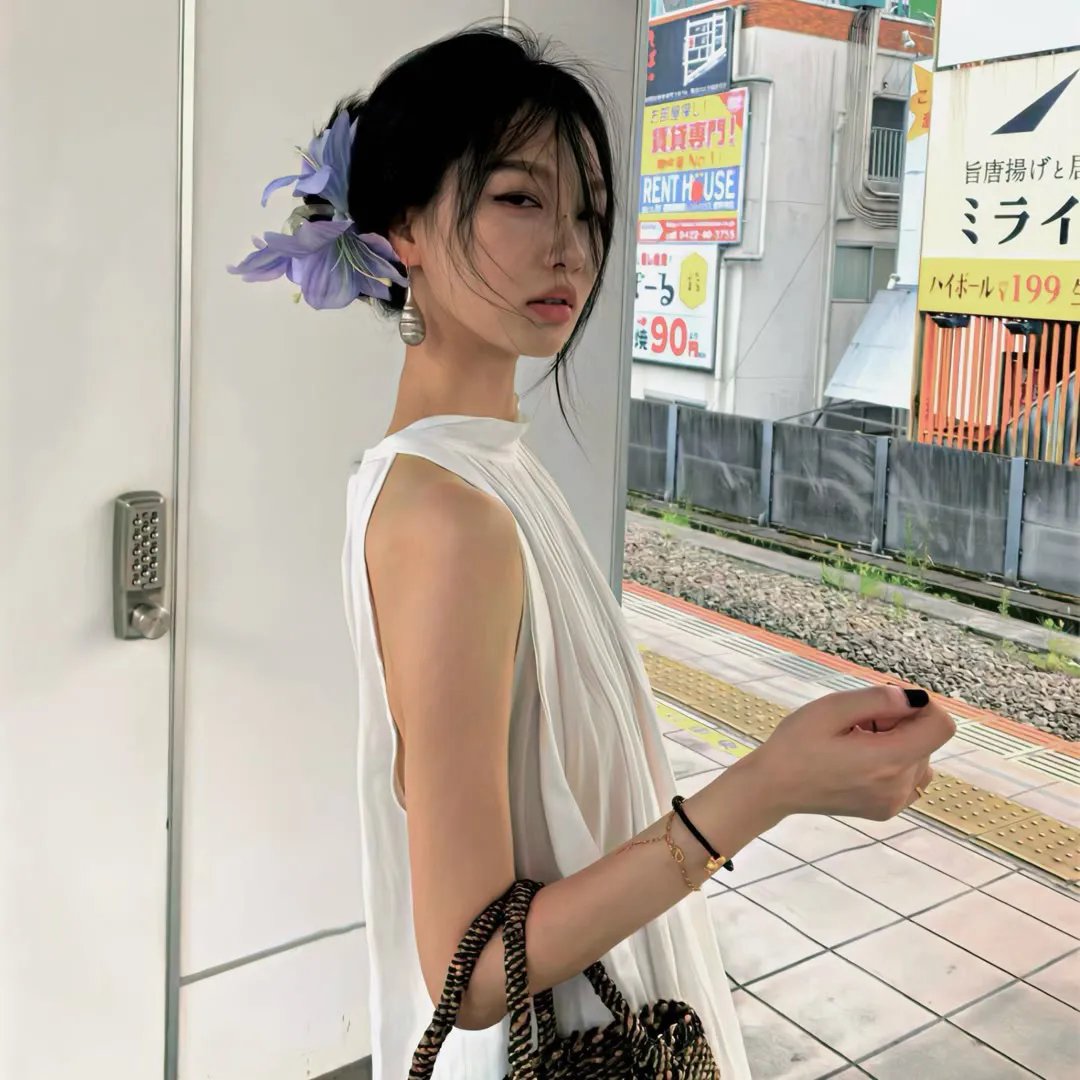 龙纹身的女鬼入镜海报
